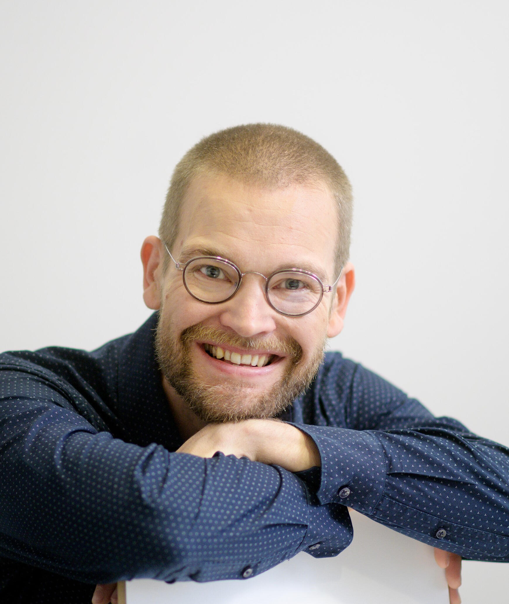 Picture of man with glasses and full beard